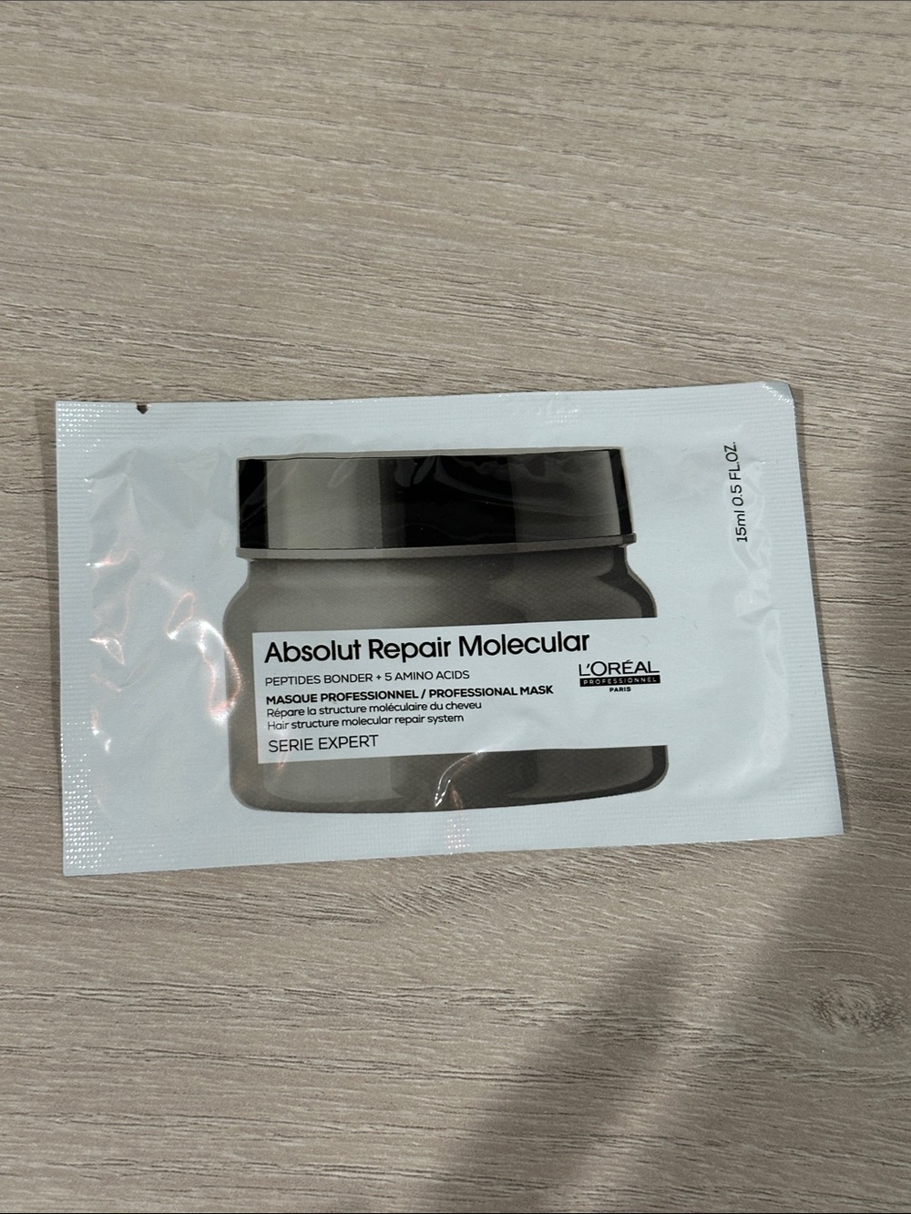 L'Oreal Absolut Repair Molecular Professional Hair Mask Sample - White/Black